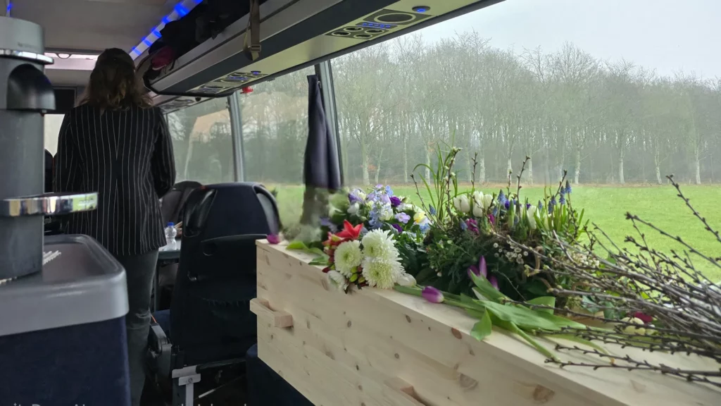 De laatste gezamenlijke busreis - Comes uitvaartzorg
